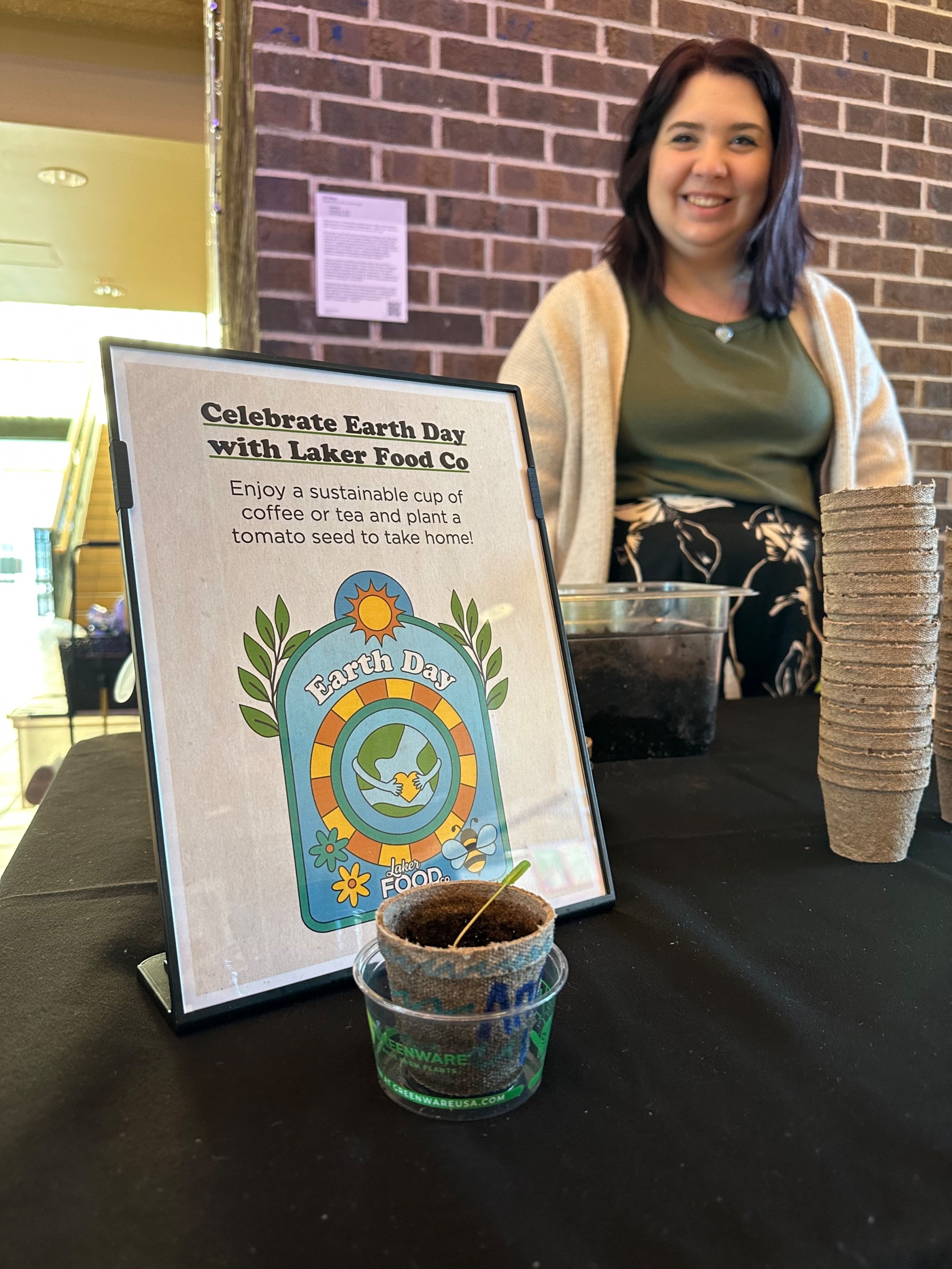 Dietitian Mary putting a coleslaw mix into cups at the GVSU Farmers Market.